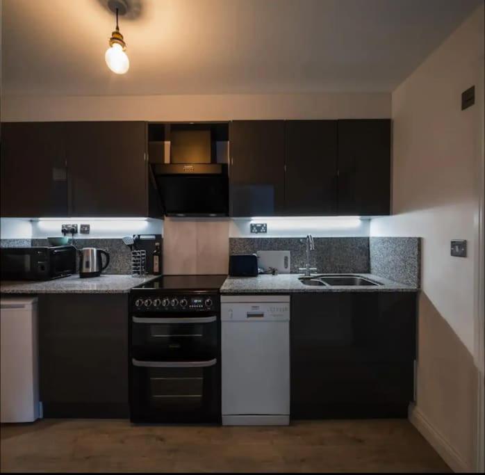 Spacious 2 Bedroom Apartment Near Seafront Penzance Exterior photo